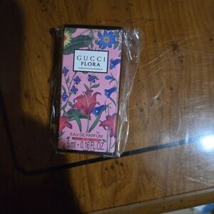 Gucci Flora Gorgeous Gardenia Eau de Parfum 5ml - Pink and Blue Floral Design